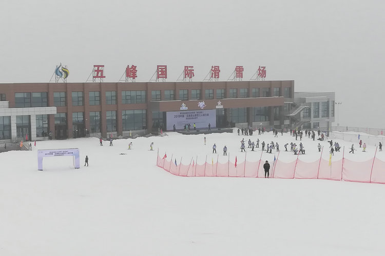 五峰国际滑雪场 宜昌滑雪胜地独岭滑雪场